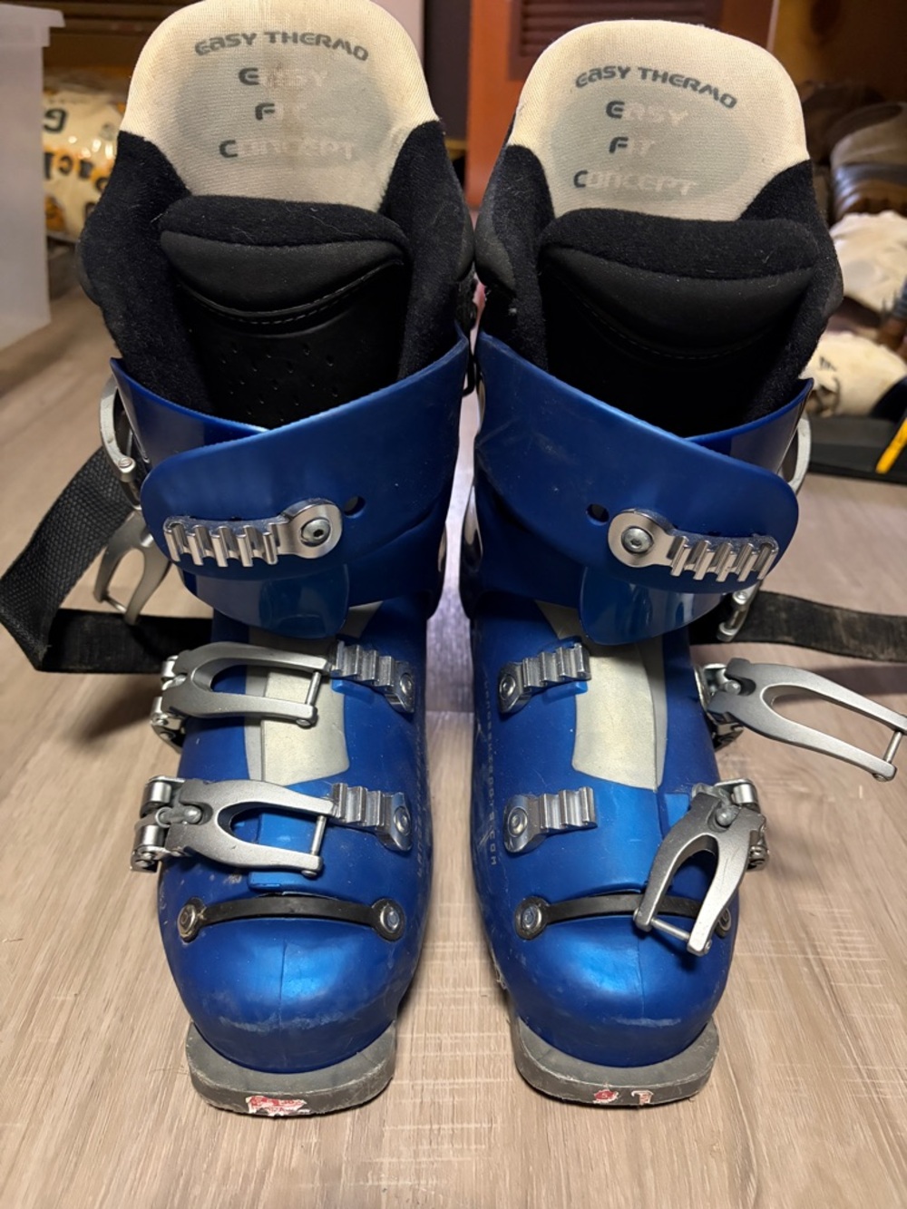 Lange Blue Alpine Ski Boots with Silver Buckles